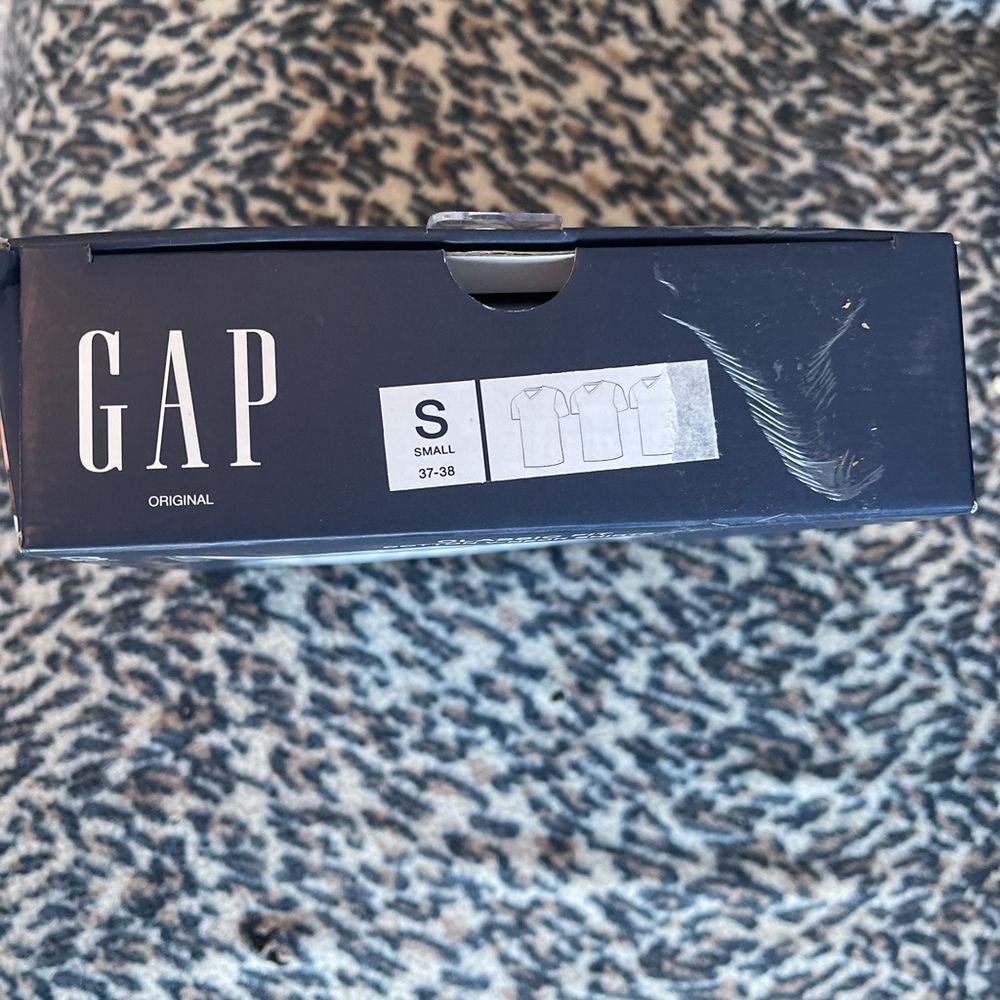 GAP Classic Fit Cotton Vneck Tshirts 3 Pack Men’s Small - Picture 3 of 3